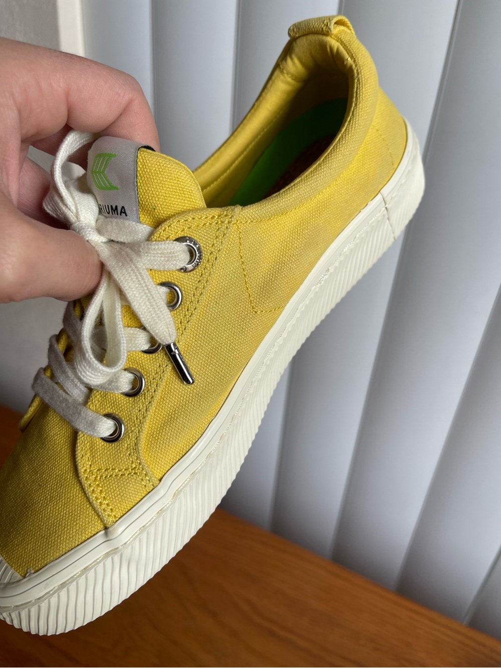 Cariuma Oca Low Canvas Sneakers Yellow Size 7 - Picture 9 of 15